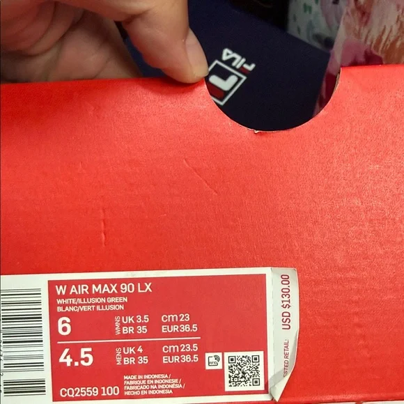 Nike White and Pink Textured Sneakers - Picture 4 of 4